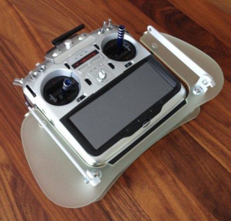 Senderpult zu Futaba T18MZ